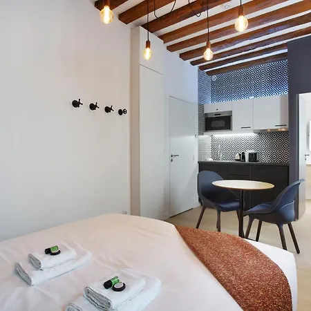 Rent A - Aparts Cadet Apartment Paris